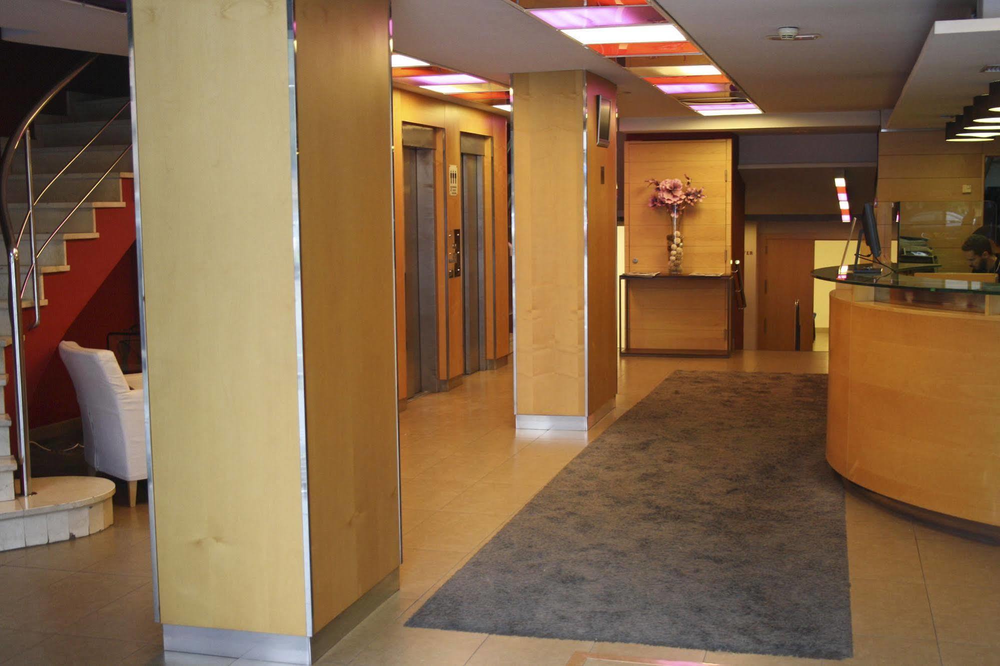 Hotel Abbot Барселона Экстерьер фото
